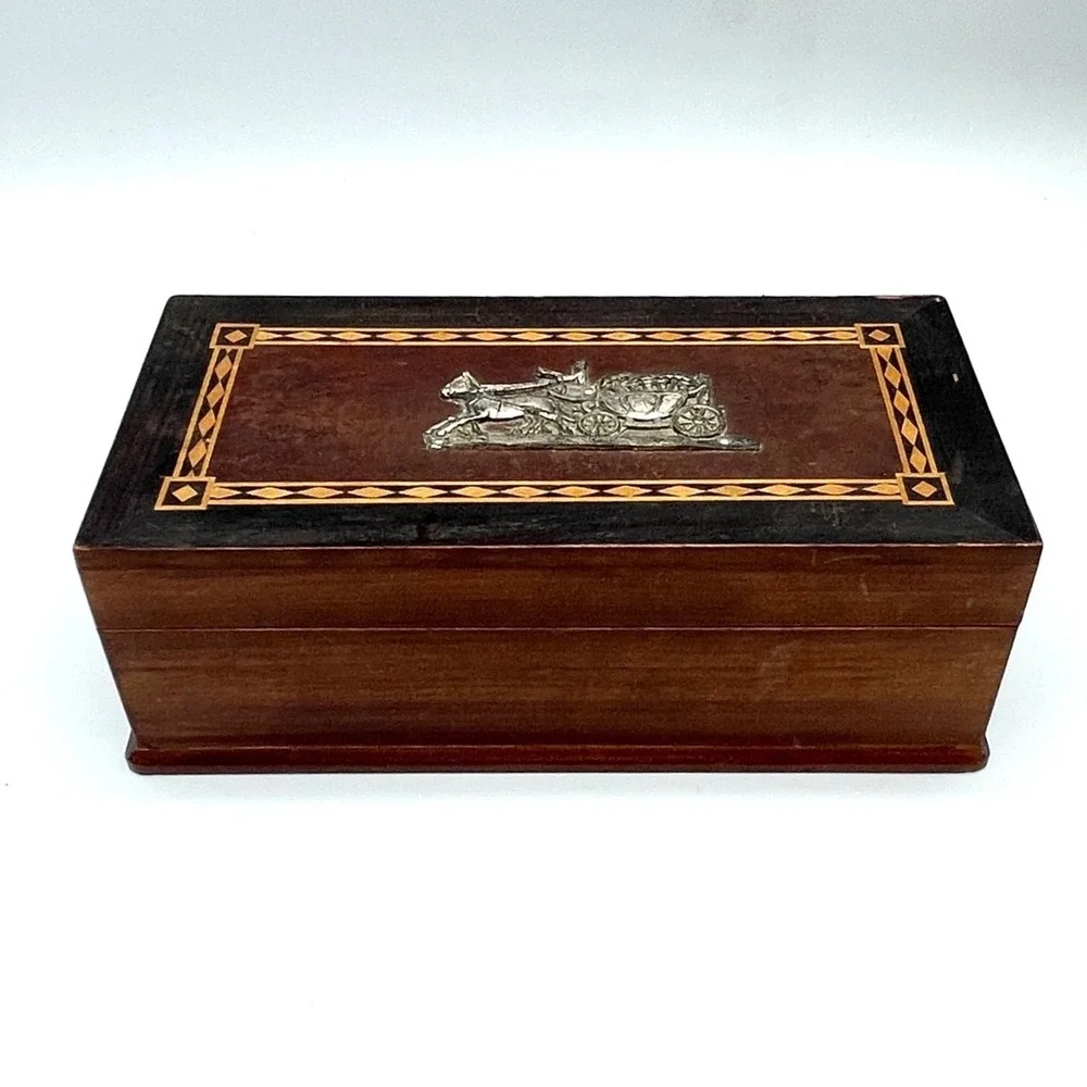 Vintage Vineland NJ Souvenir Cedar Wood Keepsake Box Inlaid Horse Carriage 7.5in